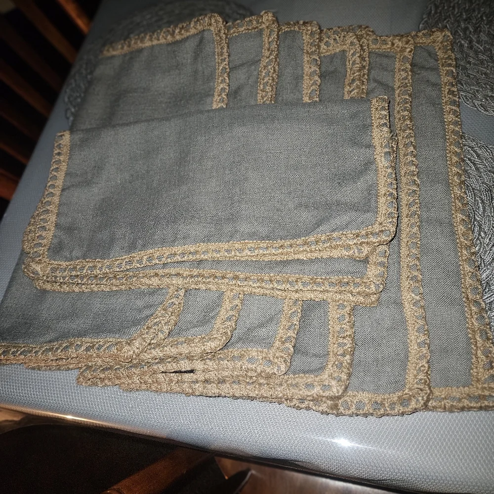 BIG PRICE DROP!!  QTY 6 - 20X20 / QTY 2 - 18X18 SOFA PILLOW COVERS GRAY & TAUPE - Picture 7 of 8